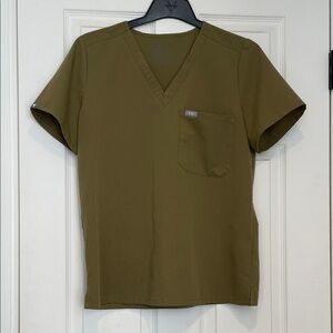 Figs womens Catarina scrub top and Zamora high waisted joggers.